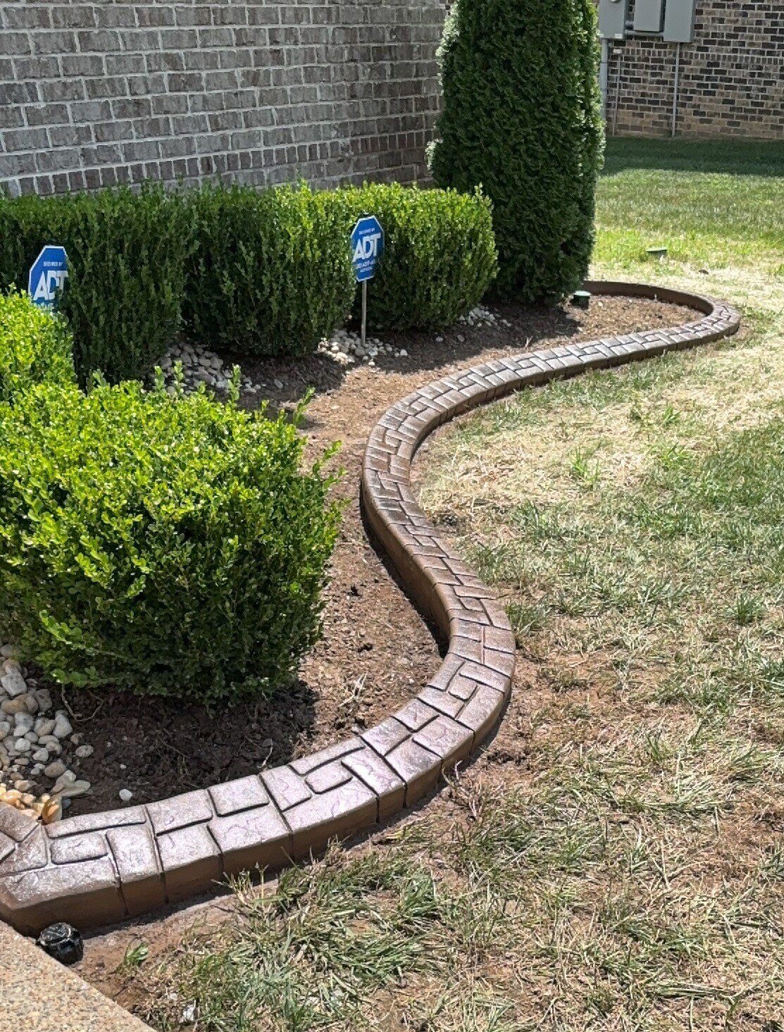 Boxwood and arborvitae bed, Ashlar Slate pattern