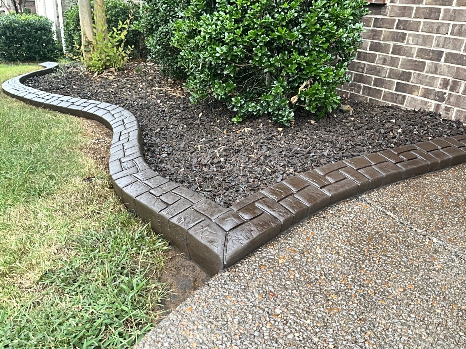 Front walkway bed, brick home, Ashlar Slate pattern