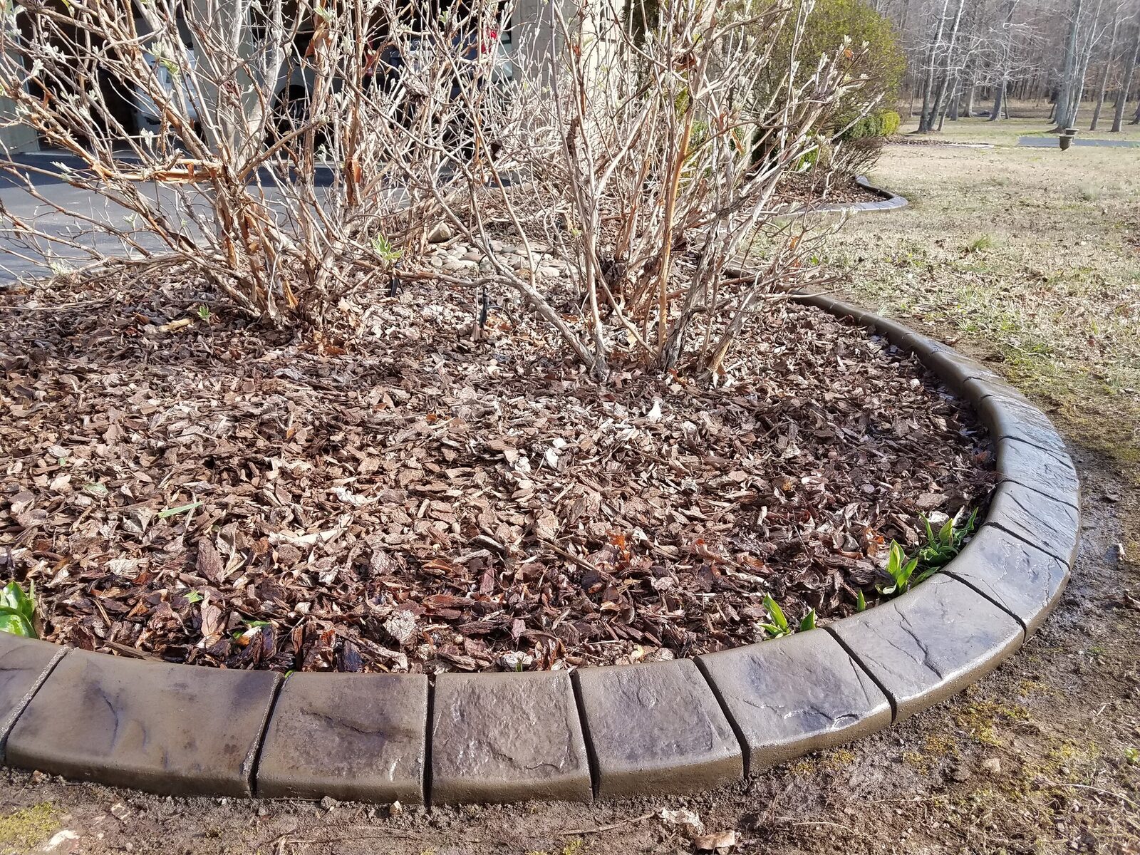 Round shrub bed, Cobblestone pattern