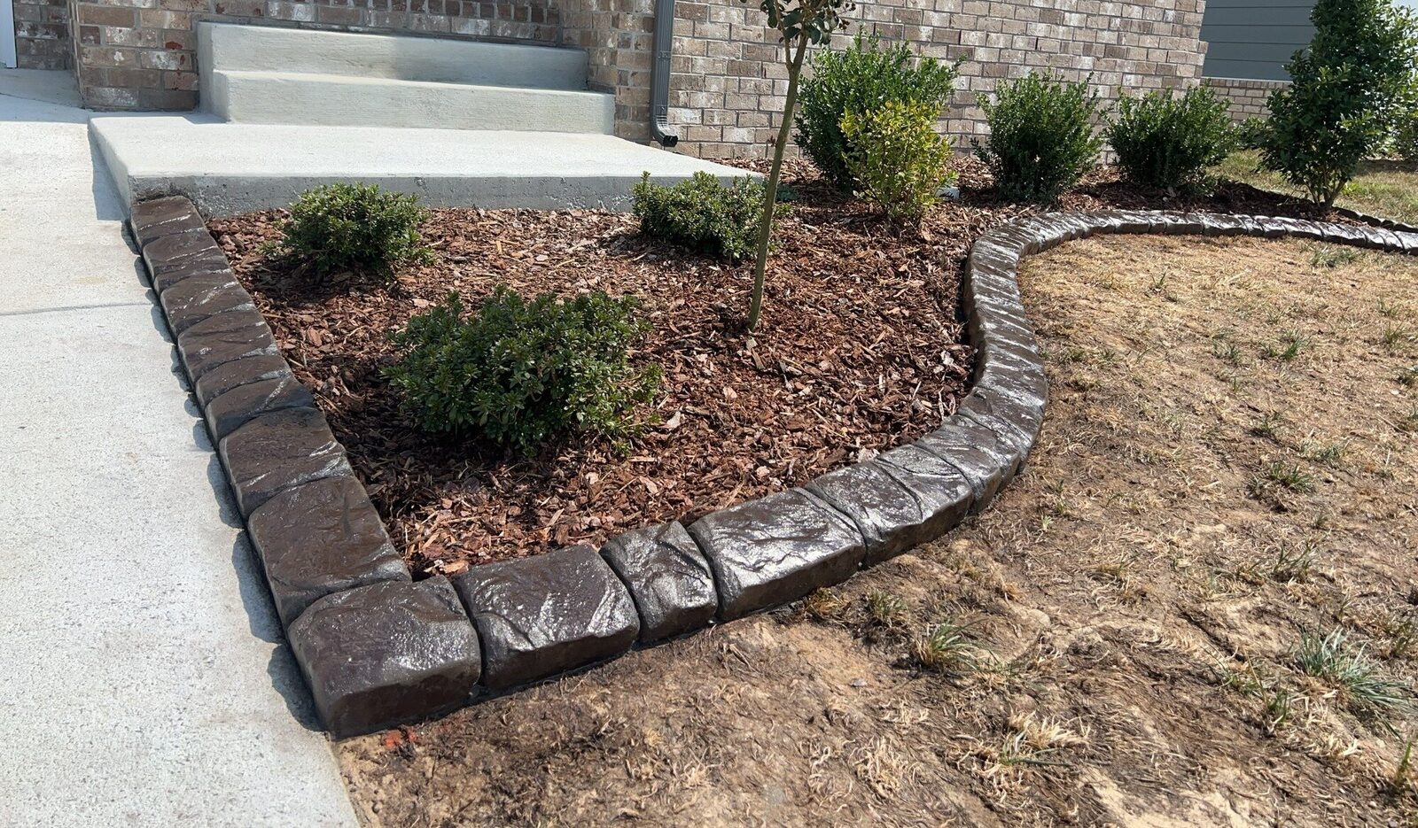 Boxwood bed at the front steps, Chattanooga Rock pattern