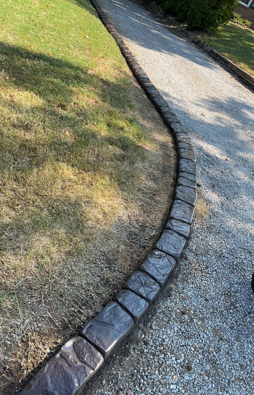 Gravel driveway edge, Chattanooga Rock pattern
