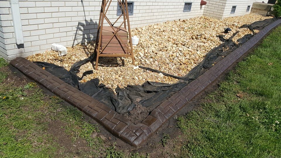 Rock bed under the garden swing, Ashlar Slate pattern