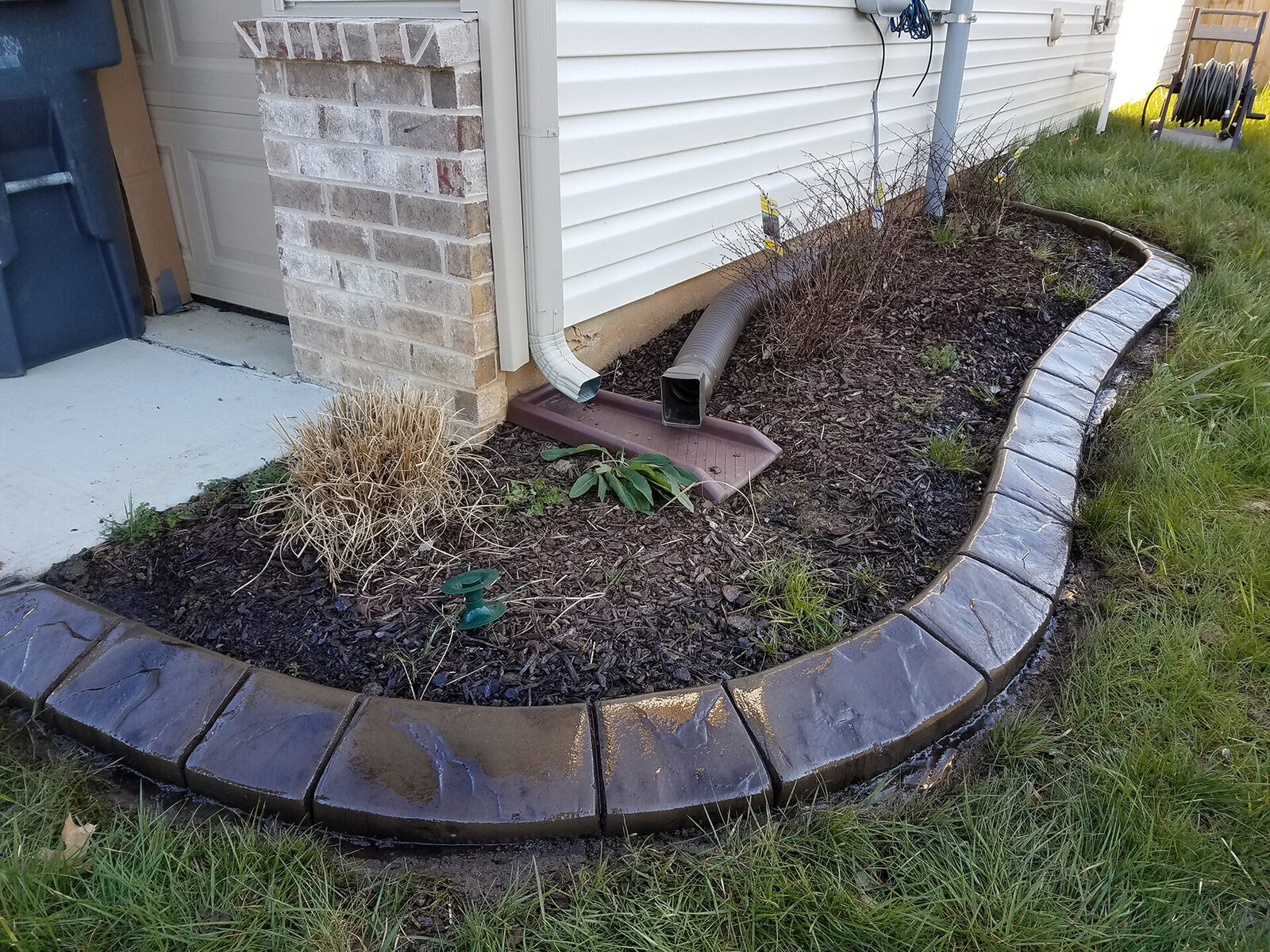 Side-yard foundation run, Riverstone pattern