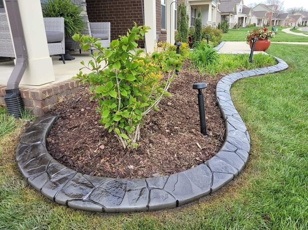 Random-stone border at the porch, Random Stone pattern