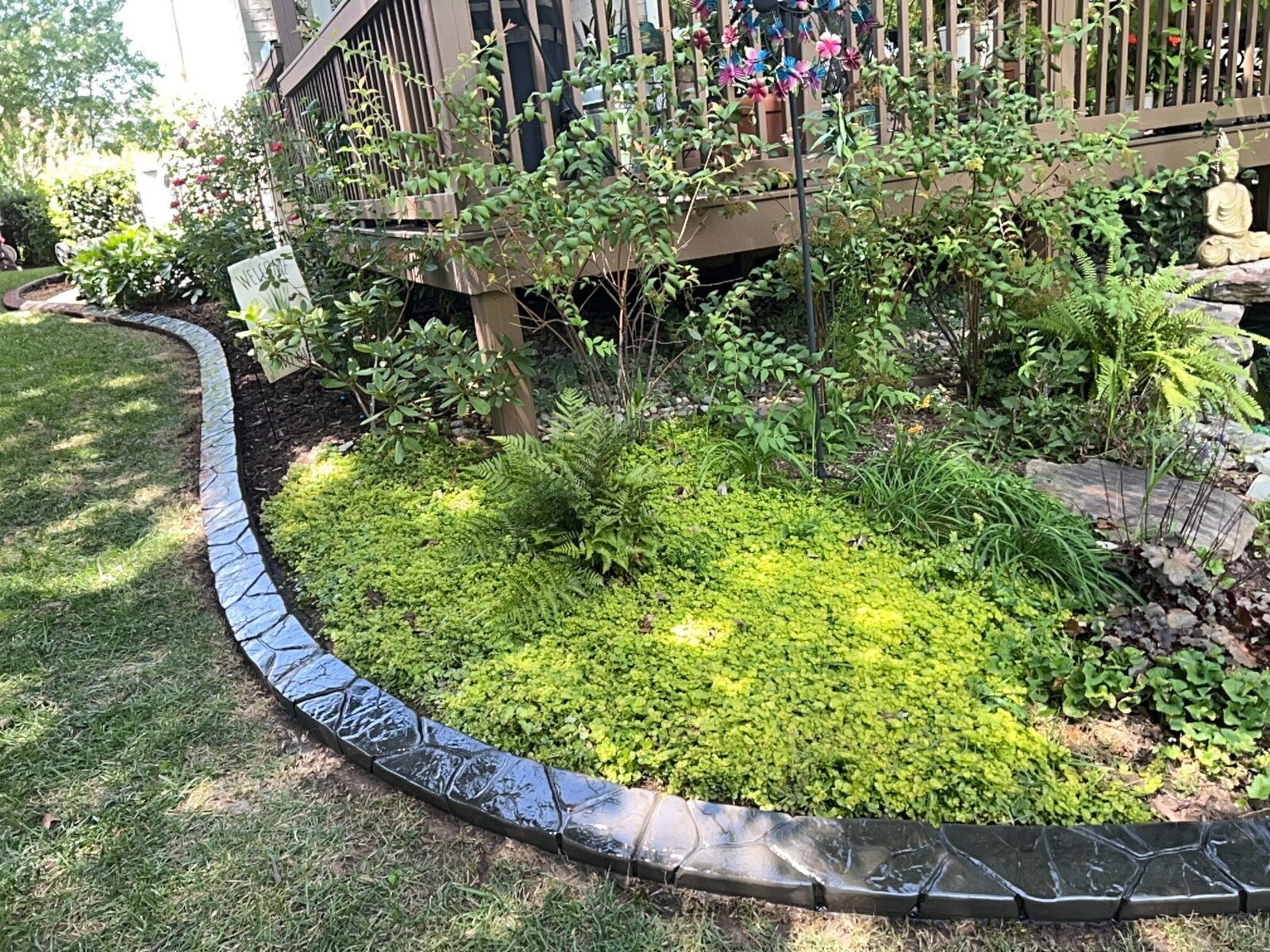 Garden bed under the deck, Random Stone pattern