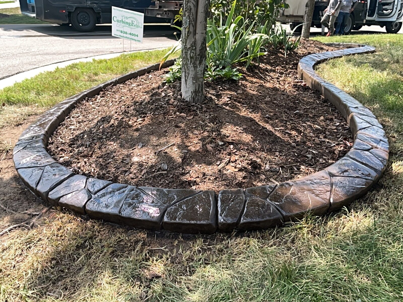 Tree bed island, Random Stone pattern